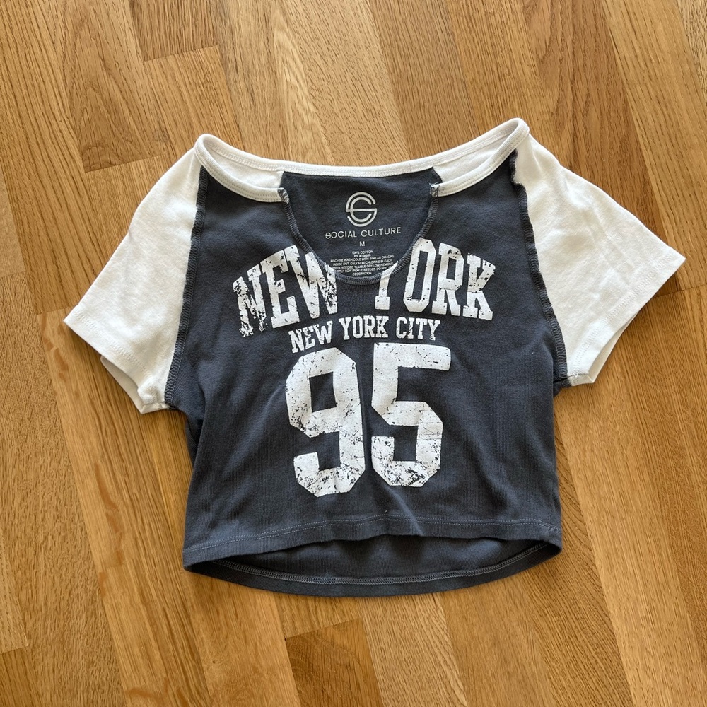 Social Culture New York Crop Baby T-Shirt - Size Medium *New Condition*